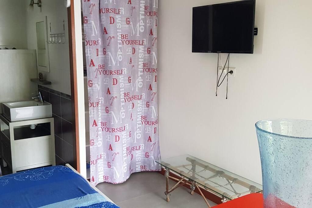 Studio Moderne Climatise Avec Jardin, Plage A Pied Le Diamant Luaran gambar